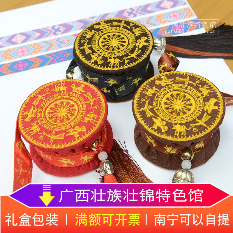 广西手工艺品礼品 壮族布艺铜鼓香馨香料布鼓 民族特色装饰记念品 - 实物图