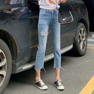 佐娜88298浅蓝色破洞小直筒九分裤女2021夏季新款韩版阔腿牛仔裤