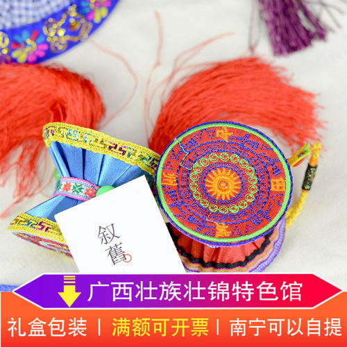 广西壮族手色壮锦 壮绣铜鼓挂件 民间特作工艺品老红色布艺礼品
