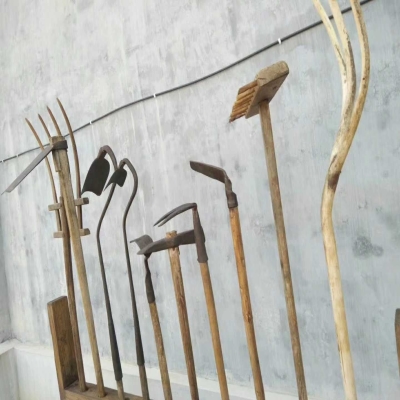 怀旧老物件老旧农具农耕t工具老木叉木耙木掀锄头镐头农家院摆件