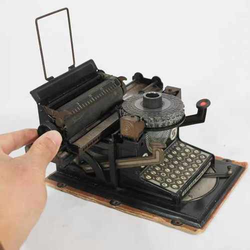 20世纪早期西洋古董铁皮玩具转盘式 机械英文打字V机 8品可演示