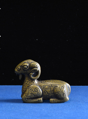 中式古典小铜器清代卧羊铜镇尺茶宠文玩小复古实心纯铜