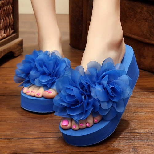 2021时尚防滑高跟凉拖鞋女夏松糕厚底彩色花朵人字拖坡跟沙滩拖鞋