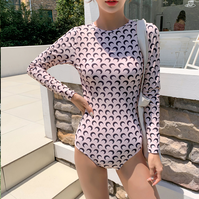 泳衣女夏20e21长袖连体露背保守显瘦遮肚可爱月亮ins小胸温泉泳装