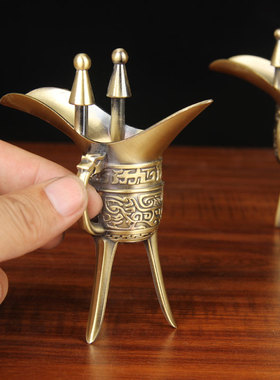 复古酒樽b摆件中式合金酒杯仿古爵杯三角杯拍摄道具怀旧装饰