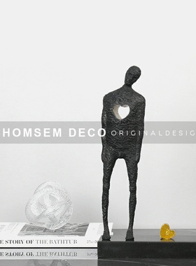 北欧现代样板房间轻奢人物v艺术品雕塑空心人像售楼处玄关柜摆件