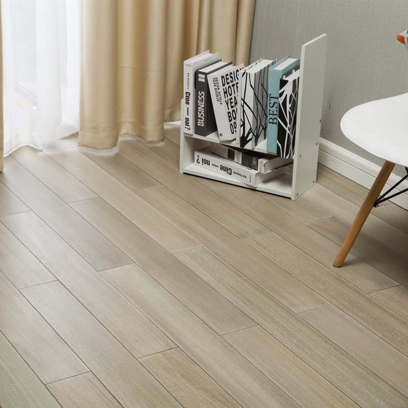 圆盘豆地暖锁扣实木地板黑胡桃色室内灰色人字拼浅灰色