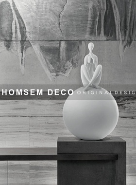 现代样板a房间酒店会所美容院抽象人物坐球雕塑 摆件 客厅软装饰