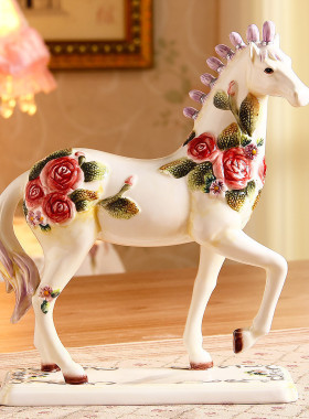 客厅家居装饰品招财马酒柜电视A柜工艺品陶瓷马摆件欧式创意礼物