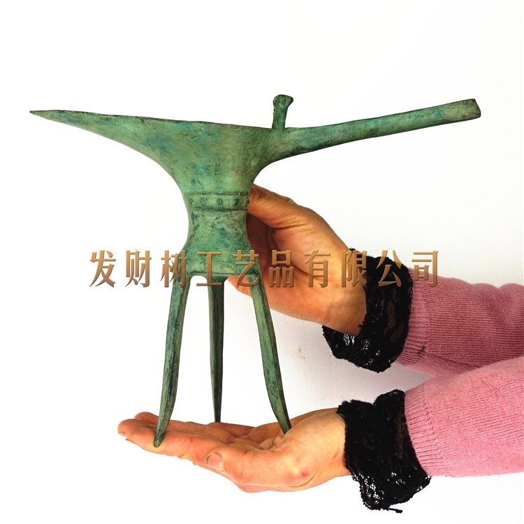 仿古青铜器乳钉纹爵西周青铜爵杯古代酒具酒杯古玩收藏办公室摆件