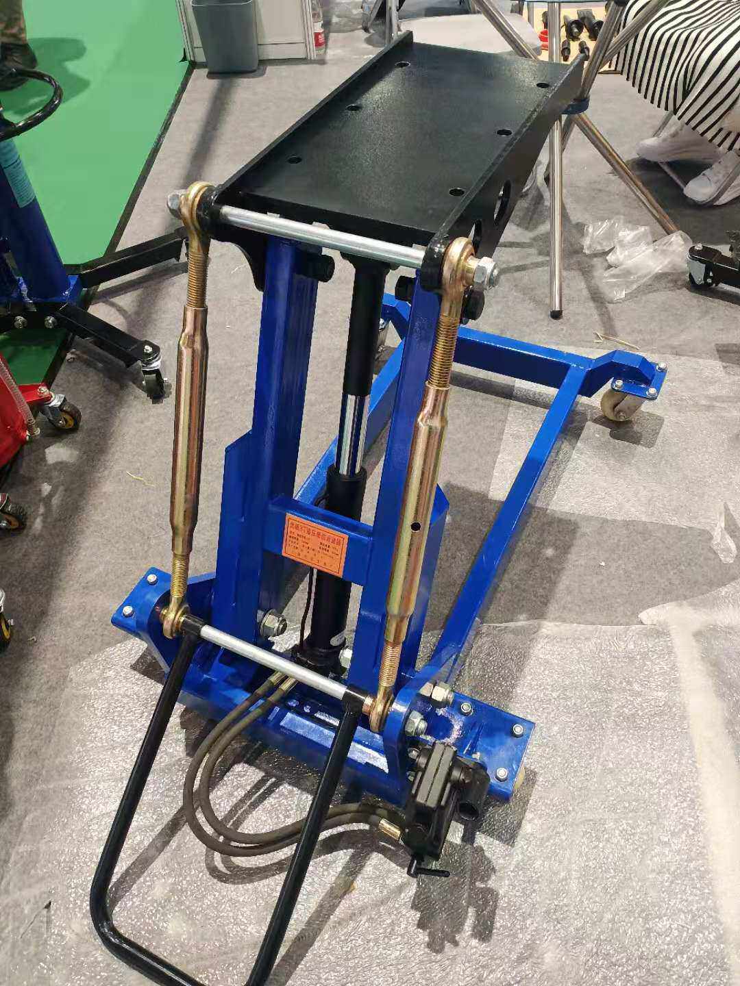 3吨变速箱托架 大车专用变速箱托架 大车波箱顶汽保工具 汽修工具