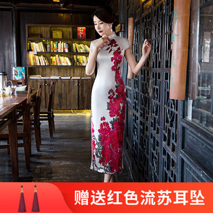 长款旗袍年轻款少女中国风复古走秀演出改良连衣裙优雅白底红花
