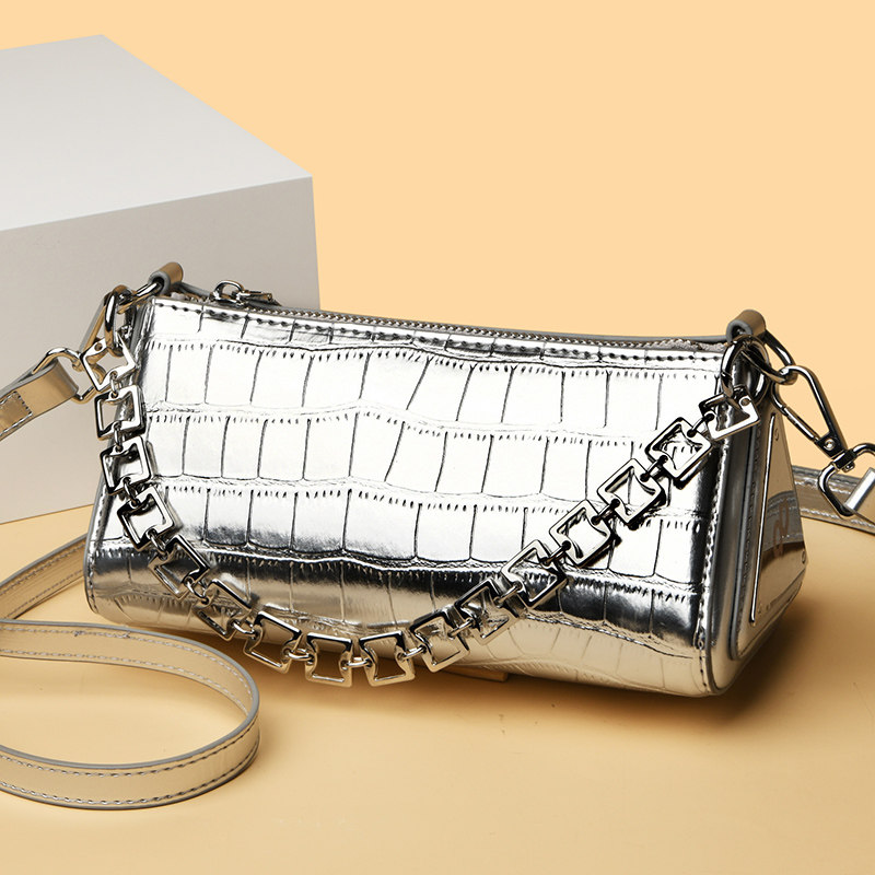 欧美时尚小众高级感女包2026新款休闲鳄鱼纹链条包银色斜挎小包女