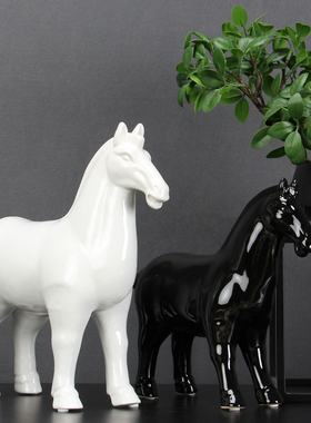 现代简约黑色陶瓷马 新中式样板房B间软装饰品 书柜办公室白色摆