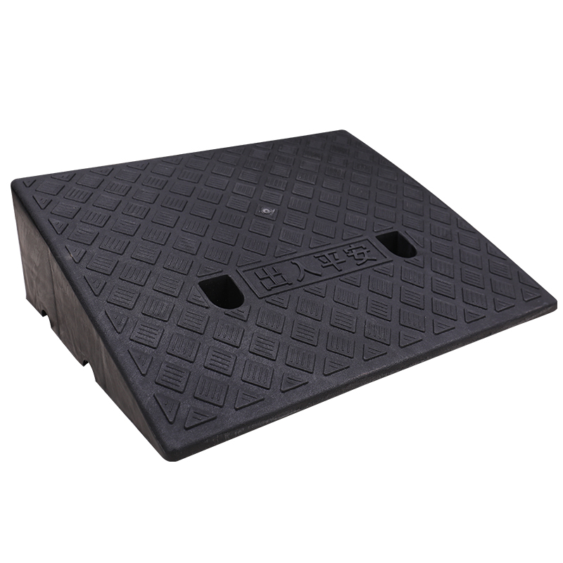 车垫车场泊车配件爬坡垫防倒车地桩上坡垫橡胶止退器三角形加厚台