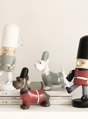 北欧风巡逻卫士兵与狗创意胡桃夹子木偶小摆件家居酒柜电视柜装饰