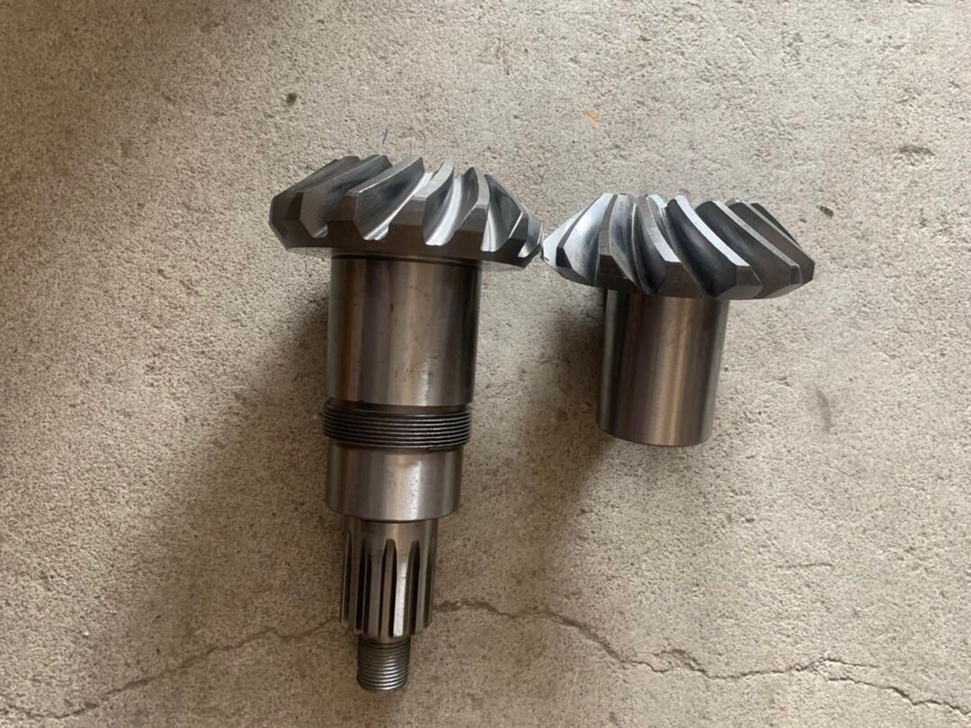 新源挖掘机XY65-75-8-9T胶轮轮挖配件 行走上传动箱齿轮 菠萝齿