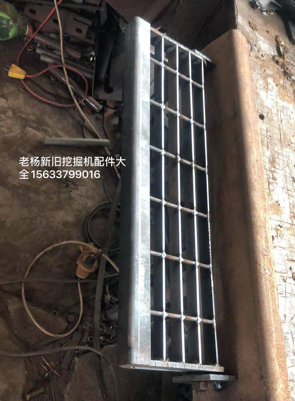挖掘机驾驶室外踏板 可折叠脚踏板 可伸缩踏板活动走台脚蹬子包邮
