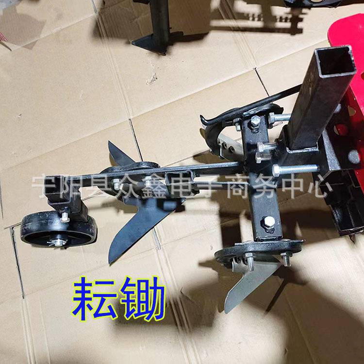 小型链轨耘耕机小红牛翻转犁果园翻地机农用耕地机犁地机施肥播种