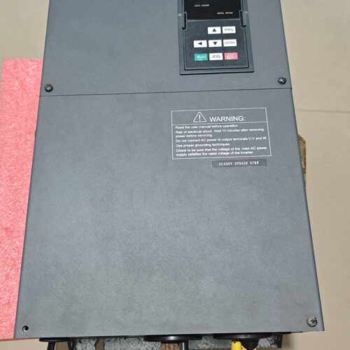 溢价-众辰变频器Z2400T-37GY    成色如图