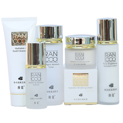 颜蔻百花蜜抗皱玉润霜水乳粉底