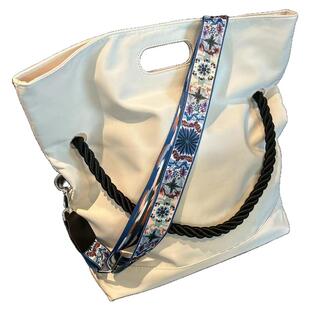 贵宝的包个性黑白高级托特包斜运动健身包ins小众轻奢街头运动风