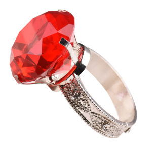 水晶超大钻戒红色仿真钻石戒指夸张表演道具求婚搞怪女情侣礼物