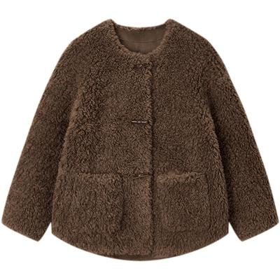 爱居兔牛角扣外套女冬季新款深棕色剪毛大衣