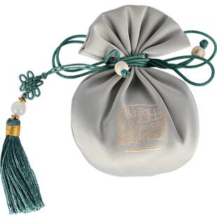 中国国家博物馆杏林春燕刺绣香囊装饰丝绸复古女博物馆生日礼物