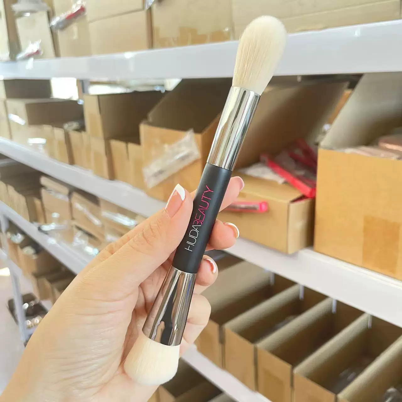 Double-sided handheld brush, face blush, highlighter for contouring