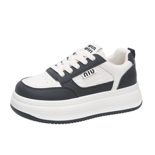 厚底小白鞋女2025新款春秋松糕女鞋软底轻便不累脚运动熊猫鞋板鞋