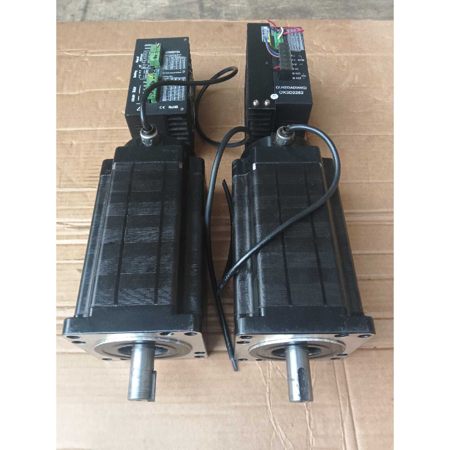 130步进电机驱动器配套：驱动器型号一台3DM2272A，有图片