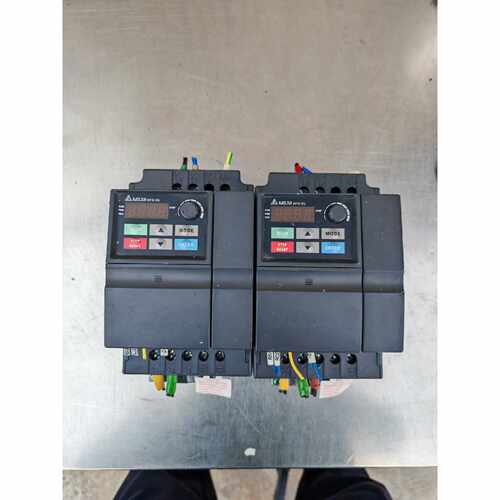 议价变频器变频器VFD015EL21A1.5千瓦一台拆维修