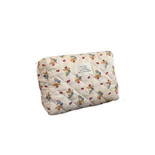 thefifthmoon可爱卡通小熊大容量绗缝收纳化妆包整理包出行游玩包