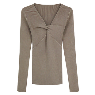 GEMQI 露锁骨V领打底针织衫女秋季设计感扭结修身上衣卡其色毛衣