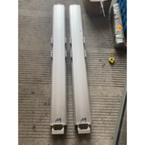 询价铝滑台行程1000mm，丝杆2020，总长1450mm。