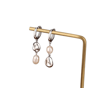 卡洛美不对称淡水珍珠耳环女法式轻奢小众耳扣高级感气质独特耳饰