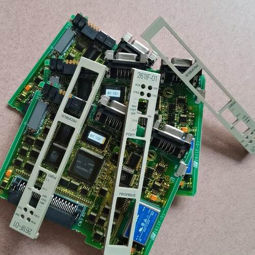 议价安川261IF-01 JAPMC-CM2330-E / JAPMC-CM2303-E伺服模块原装