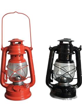 怀旧老式酒吧餐厅橱窗陈列煤油灯