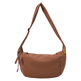 莱夫布包通勤斜挎包女新款秋冬轻量化运动包大容量轻便帆布饺子包