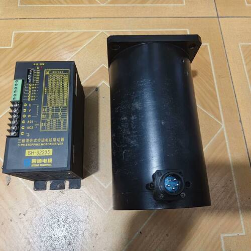要询价---四通三相混合式步进电机驱动器SH32205电机130BY维修963