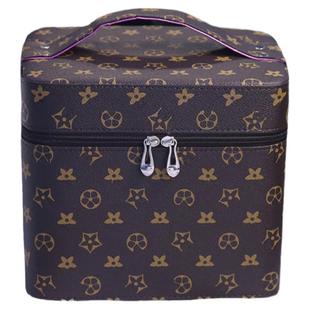 轻奢高级化妆包2025新款防水化妆品收纳盒便携式箱男女小众带镜子