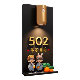 门牌号高级感轻奢创意发光门牌个性定制2025年新款入户门可爱玩偶摆件装饰挂牌订制温馨房间号磁吸门牌免打孔