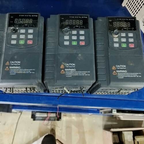 溢价-SJZQ511M变频器1.5kw.成色如图，