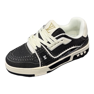 男鞋2025秋季新款大码休闲鞋舒适百搭运动鞋男款柳钉时尚潮流板鞋