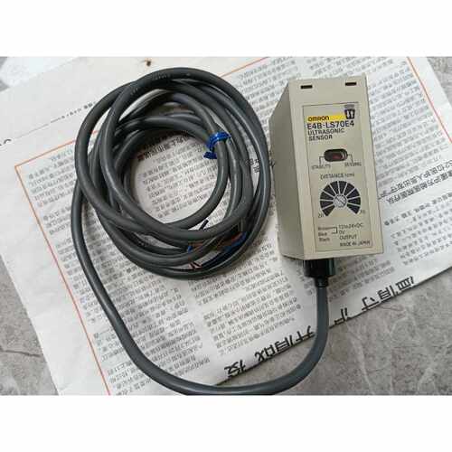 欧姆龙E4B-LS70E4，共二只，一只未使用没包装，成色如