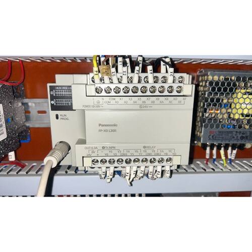 议价PLCFP-X0L30R，型号为AFPX0L30R-