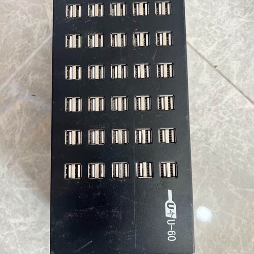 询U牛U60 8.5成新，充电口正常，功率300W，5V--5