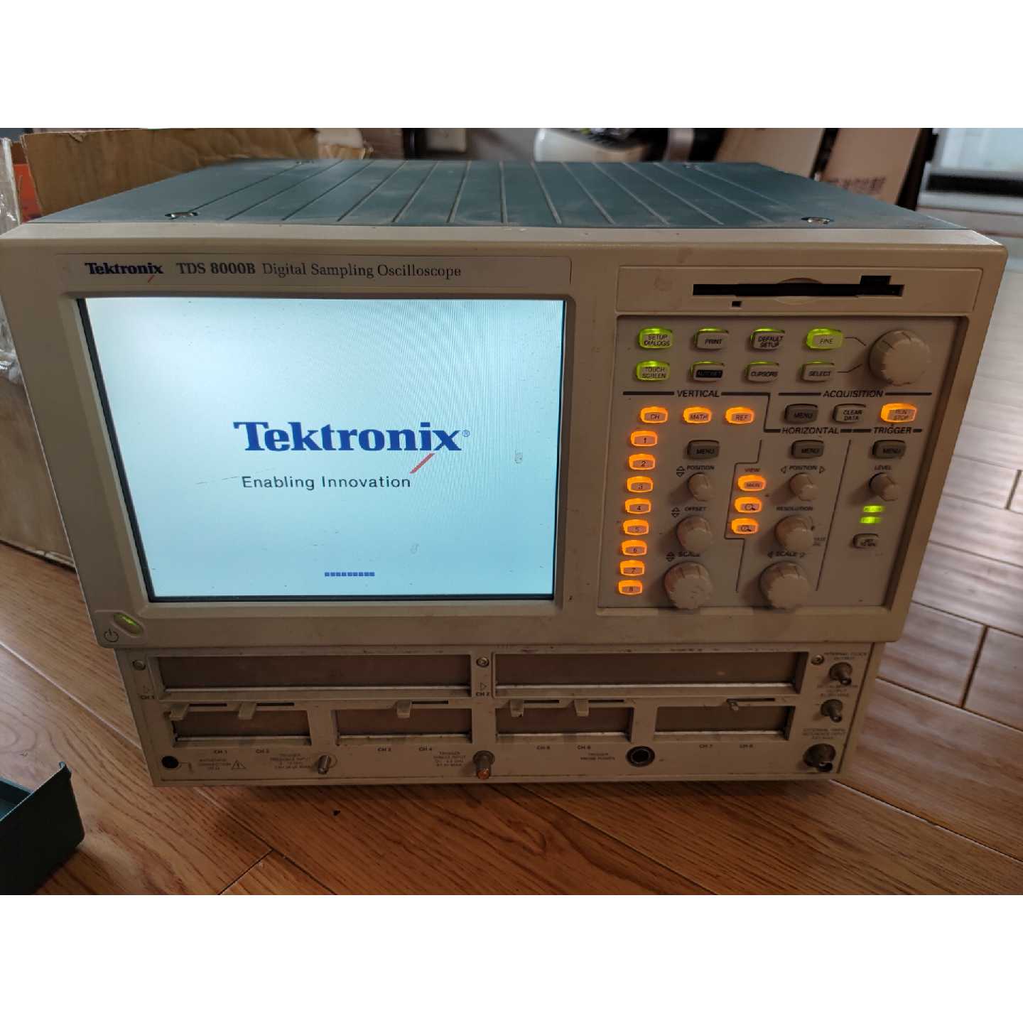 TDS8000B示波器,开机如图,要的,价格友好协商。询价