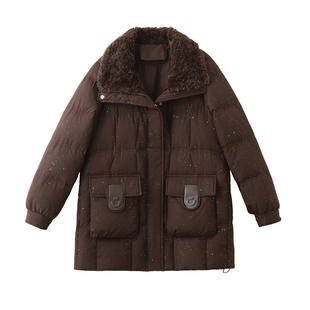 2026黑色大翻领中长款羽绒服女宽松保暖外套休闲风烫钻高端羊羔毛